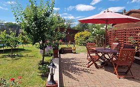 Studio Flat On Straight Road, Harold Hill,