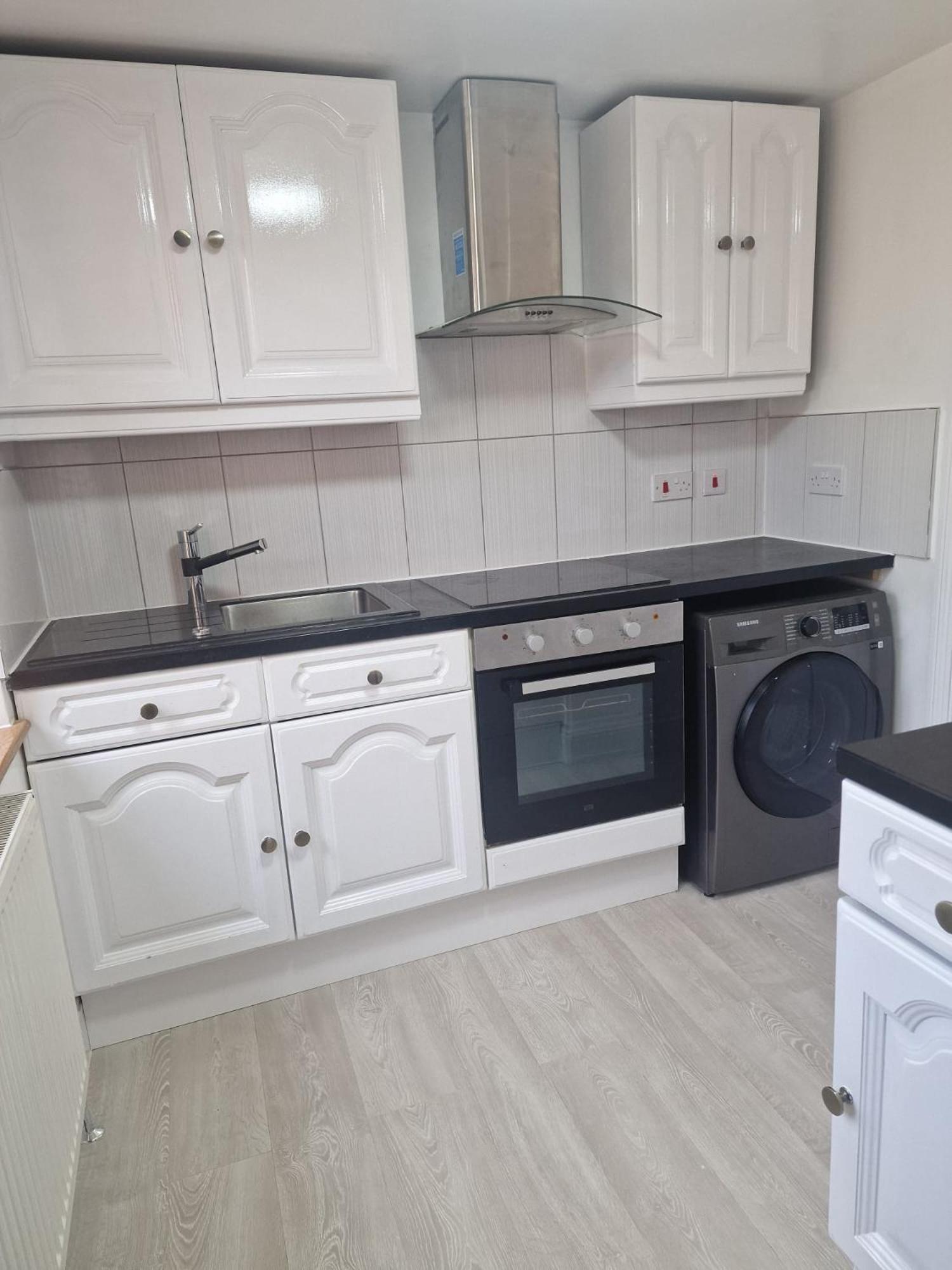 Studio Flat On Straight Road, Harold Hill, Havering Exterior photo